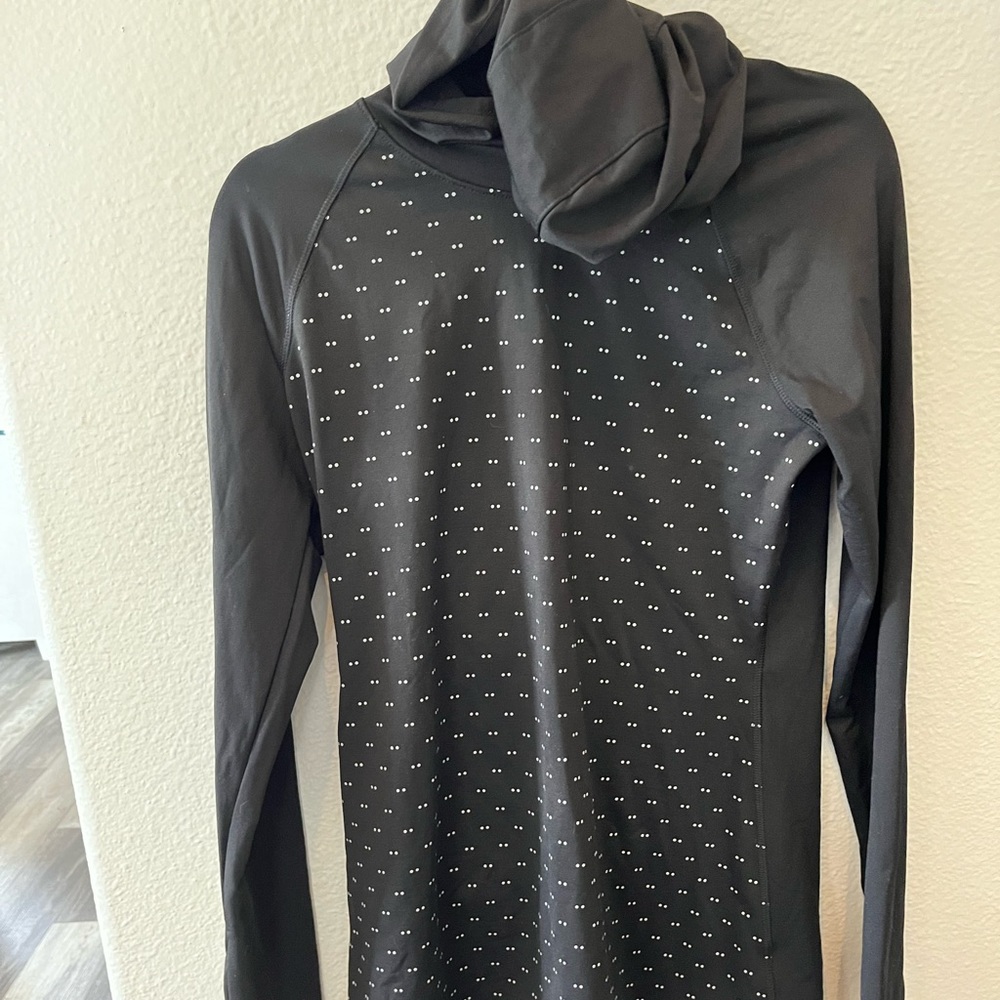 Old Navy Go Fit Athletic Top w/Hoodie a medium Long